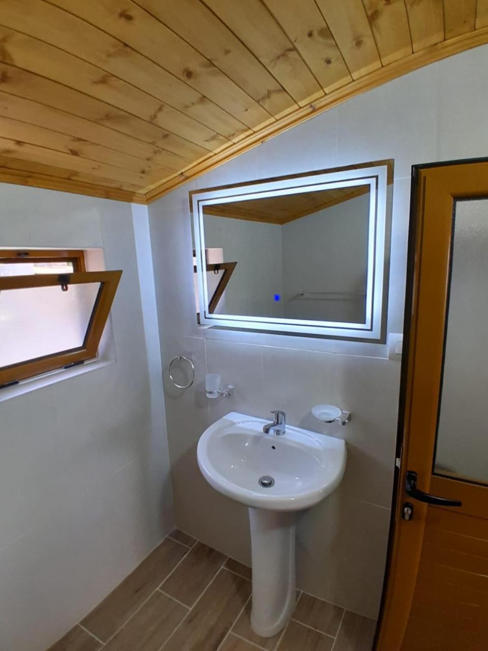 Guest House Ejona ジロカストラ エクステリア 写真